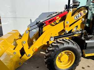 รถตักล้อยาง CAT 424 ปี 2025 เครื่องยนต์ดีเซล กำลังยก 4 ตัน สีเหลือง อุปกรณ์ก่อสร้าง - Product Image 4