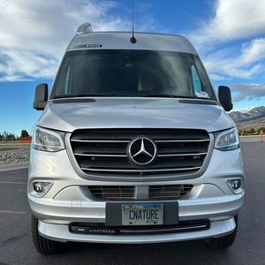 Offre exceptionnelle : Mercedes-Benz Sprinter 2500 Airstream Interstate 4x4 2021, environ 4200 miles, conversion complète en camping-car, moteur turbodiesel V6, 4 roues motrices - Product Image 1