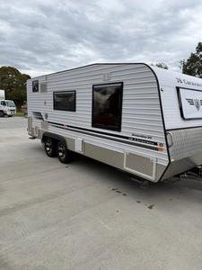 Caravana de Viaje Ligera de Aluminio para 4 Personas, Estándares Australianos, Todoterreno, con Energía Solar de 400W, Mejores Precios - Product Image 2