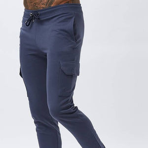 Conjuntos de chándal OEM de manga completa de ajuste regular para hombre personalizados de alta calidad con bolsillos estilo cargo con marca personalizada - Product Image 6