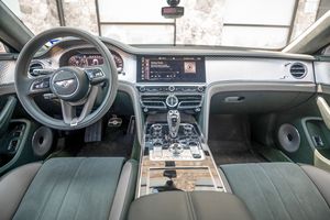 Flying Spur S Hybrid 2023, 536 chevaux, hybride rechargeable, transmission intégrale, couleur extérieure Barnato - Product Image 3