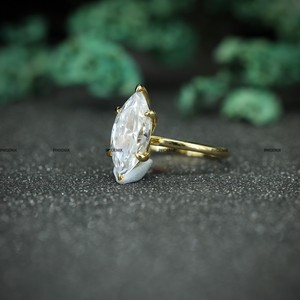 Bague de fiançailles élégante en moissanite taille marquise, plaquée or jaune, sertie à six griffes, bague de mariage pour femme - Product Image 4