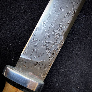 Cuchillo de Filetear Profesional de Acero Inoxidable con Mango de Madera, Diseño Ecológico Forjado a Mano para Procesamiento de Pescado y Mariscos, Uso en Cocina - Product Image 3