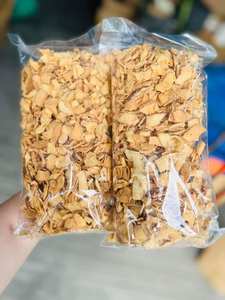 CHIPS DE COCO CROQUANTS DU VIETNAM PREMIUM avec TEXTURE CROQUANTE et ARÔME DOUX NATUREL PARFAIT POUR LES COLLATIONS ET LES SAUCELLES. - Product Image 4