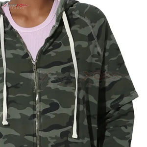 Sweat à capuche zippé respirant à manches longues pour femmes avec poches latérales et design ajusté Sweat à capuche zippé respirant pour femmes - Product Image 5