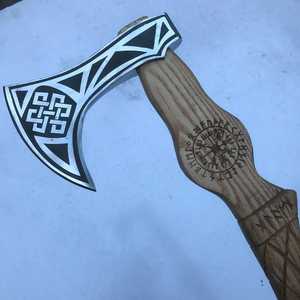 Hache de survie multi-usage en acier à haute teneur en carbone, double lame, fabriquée à la main, manche en bois naturel, cuir - Product Image 6