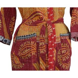 Kimono Kantha Loose Winter Bohemian Chaqueta hecha a mano Cinturón Cuello en V Multicolor Loungewear Robe - Product Image 3