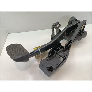 Pédale de frein MERCEDES Classe A (W177) A2472900000 608915(K9K) (18>) - Product Image 1