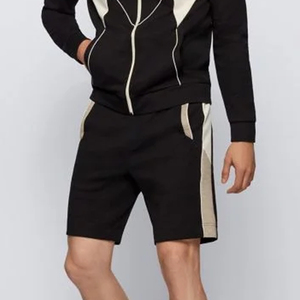 Sweat à capuche à motif uni coupe classique et ensemble de shorts confortables pour hommes caractéristiques de grande taille pour le style de rue d'été - Product Image 2