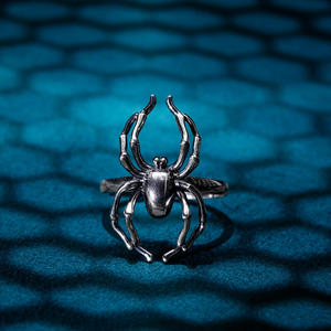 Bague pour homme Jeulia Spider Magic en acier inoxydable plaqué - Product Image 4