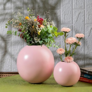 Elegante Florero Metálico para Decoración de Sala de Estar y Exhibición de Flores Artificiales - Product Image 3