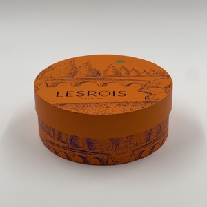 Hộp giấy tròn tùy chỉnh với đệm vỉ khay dập nổi thiết kế độc đáo cho bao bì sản phẩm - Product Image 2