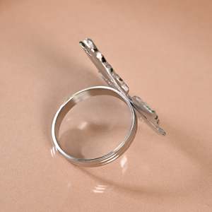 ชุดแหวนรัดผ้าเช็ดปาก Leaf Classic Luxury ทนทาน 6 ชิ้น สีเงินทองเหลือง ยี่ห้อ Ambar Exports สำหรับงานแต่งงาน ร้านอาหาร และโต๊ะอาหาร - Product Image 4