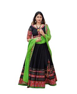 Nuevo diseñador Navratri Lehenga-Choli con Dupatta Set Material de rayón para adultos - Product Image 1