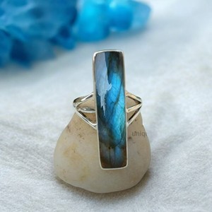 แหวนชั้นดีเงินสเตอร์ลิง925ทำด้วยมือพร้อมไฟหินอัญมณีลาบราดอไรต์ธรรมชาติสลักการตั้งค่าฝาชุบทอง - Product Image 1