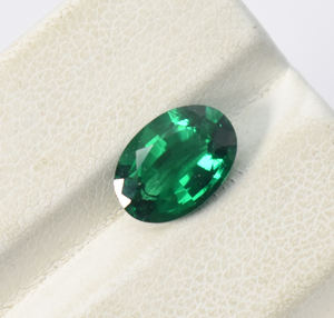 หินอัญมณีสีเขียวเจียระไนเป็นรูปวงรีขนาด11X9ถึง16X12มม. ใช้ในห้องปฏิบัติการ - Product Image 1