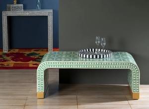 Mesa de Centro Moderna Hecha a Mano con Incrustaciones de Hueso Verde y Blanco con un Patrón Único Decorativo para Interiores Elegantes a Precio de Descuento - Product Image 3