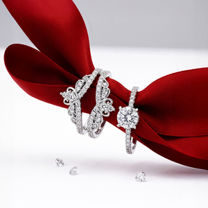 Ensemble de bagues de fiançailles rondes Jeulia avec embellisseur en forme de couronne de cœur - Product Image 5