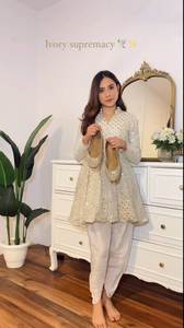 DISEÑADOR GEORGETTE PESADO BORDADO TOP DHOTI CON DUPATTA ROSA CON BLANCO - Product Image 2