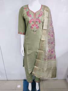 Ropa de moda étnica de moda de diseñador moderno pantalón Kurti de seda pesada y Dupatta con bordado exportador de India - Product Image 5