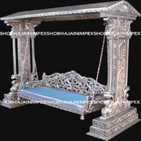 Shobha Jain Impex Balançoire Sankheda en bois antique noir et or fabriquée à Delhi, Inde