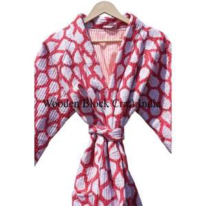 Veste en coton indien faite à la main pour femmes, patchwork matelassé, couture Kantha, design floral réversible, style confortable pour l'hiver - Product Image 5