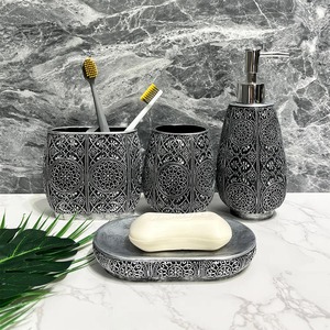 Ensemble d'accessoires de salle de bain en bois noir pour les maisons modernes avec une utilisation élégante et durable adaptée à la décoration et aux cadeaux de salle de bain - Product Image 2