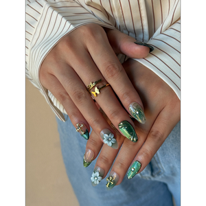 Green Serendipity Press-On Nail Art Écologique et élégant - Product Image 3