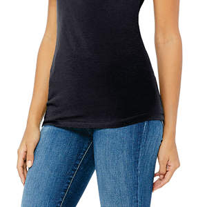 Bande d'épaule plus longue longueur du corps 100% Airlume peignée et anneau de coton filé 32 simple 4.2 oz noir Heather femmes Slim Fit t-shi - Product Image 5