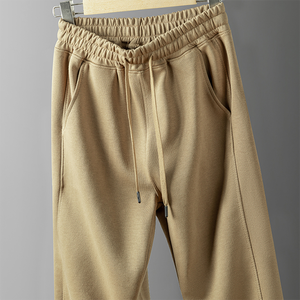 กางเกงกีฬาผู้ชายทรงหลวม สไตล์เรโทร สีพื้น เรียบง่าย สวมใส่สบาย เหมาะกับฤดูใบไม้ร่วง - Product Image 2