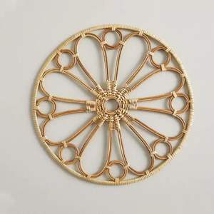 Elegante Cargador de Mimbre Hecho a Mano con Diseño de Concha Marina para Mesa de Comedor, Decoración del Hogar, Salvamanteles de Ratán, Venta al por Mayor - Product Image 3