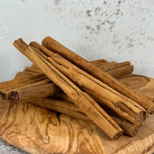 Bâtonnets de cannelle fraîche en vrac épices naturelles à haut arôme offrant la meilleure qualité de cannelle pour la vente en gros dans le monde entier - Product Image 1