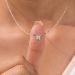 Collier élégant en diamant naturel de 0,23 carat à quatre pierres, ajoute une touche de brillance raffinée pour les anniversaires, les anniversaires de mariage et les tenues de luxe quotidiennes - Product Image 3