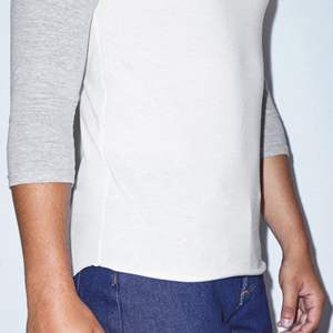 Camiseta raglán de béisbol Ultrasoft Slim Fit-50% Algodón 50% poliéster, 200 gsm, ligera, manga 3/4, blanco y gris jaspeado - Product Image 6