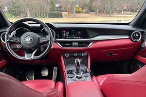 Alfa Romeo Stelvio Ti Sport Q4 2020 Usado, Motor Turbo de 4 Cilindros y 280 hp - Product Image 4