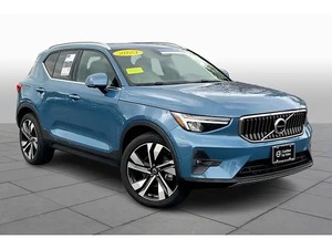 2023 pour UTILISÉ 2023 V o I v o XC40 B5 Plus Thème sombre - Product Image 4