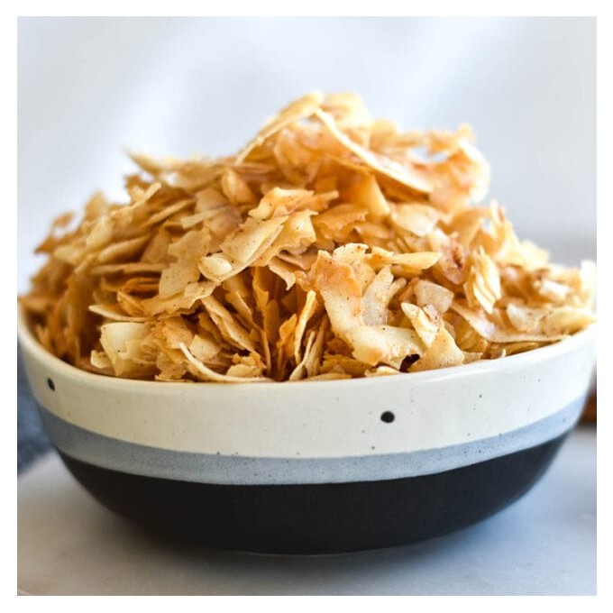 Вьетнамские сушеные кокосовые чипсы Премиум-качества для веганов, готов к экспорту