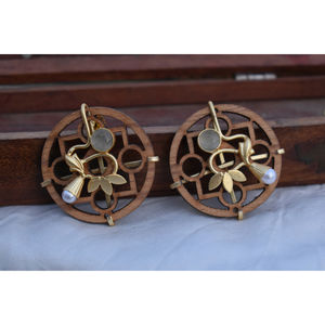 Pendientes chapados en oro de madera para niñas y mujeres, treanding hecho a mano, de latón, piedra de madera, aretes étnicos - Product Image 3
