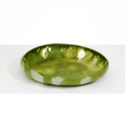 Meerdere moderne, milieuvriendelijke keramische serveerschotels, op maat gemaakte kleur, duurzaam, voor koude gerechten, fruitsalades, met marmerstructuur