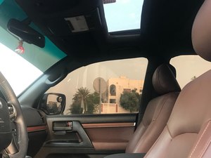 2020 pour SUV à transmission intégrale avec sièges en cuir, intérieur foncé, conduite à gauche, toit ouvrant panoramique, transmission automatique - Product Image 2