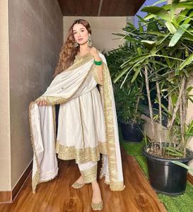 Vestido Blanco Bordado de Satén Japonés Pesado con Bordado Elaborado, Top con Encaje Elegante, Dupatta y Pantalón a Juego, Largo hasta el Suelo, para Fiesta - Product Image 1