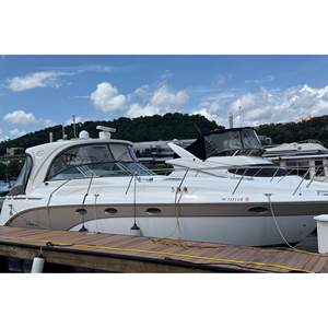 Rinker 400 Express Cruiser 2010, 2 Motores, Motor Intraborda MerCruiser, Alimentado por Gasolina, Tanque de Combustible de 300 Galones - Product Image 3