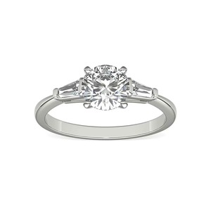 Anillo de Compromiso Clásico con Diamante Cultivado en Laboratorio Certificado, Corte Baguette con Piedras Laterales, Calidad Superior, Oro Sólido de 14K, G-VS2, Engaste de Canal - Product Image 1