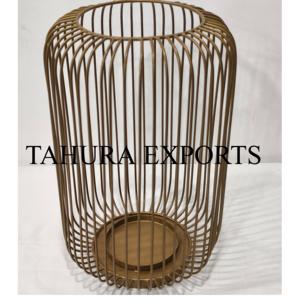 Bougeoir blanc de style cage haute avec une finition de qualité supérieure, conçu pour un charme durable dans les ambiances traditionnelles et rustiques - Product Image 2