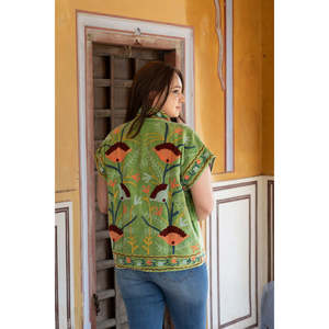 Chaleco de Terciopelo Verde 100% Algodón, Hecho a Mano y Cosido a Mano para Mujer, Marca Bohoattire, con Bordado y Decoración Vintage, Ecológico y Elegante - Product Image 5