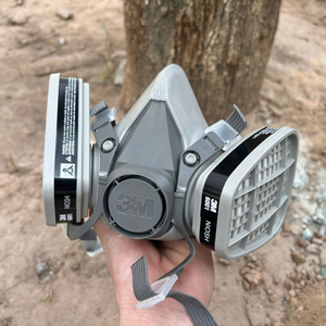 Masque respiratoire demi-visage réutilisable 3M 6200 en TPE - Conception légère et confortable, protège contre les particules, les gaz et les vapeurs - Product Image 2