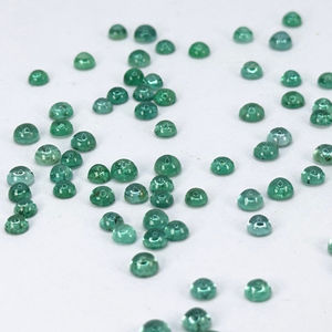 Cabochons d'émeraude naturelle ronds de 4mm à 6mm Utilisation de bijoux en pierres précieuses zambiennes - Product Image 1