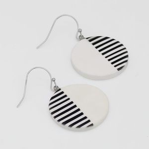 Bijoux à la mode de conception américaine Boucles d'oreilles en résine Big Hoop Round Shape Vintage Multi Color Jewelry Earring At Best Rates - Product Image 1