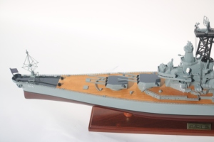 ARTÍCULO POPULAR EN LOS ESTADOS UNIDOS |   Modelo de Tienda USS WISCONSIN BB64 |   MODELO DE BARCO DE MADERA DE ALTA CALIDAD PARA DECORACIÓN O REGALOS ORIGINALES DE VIETNAM - Product Image 3