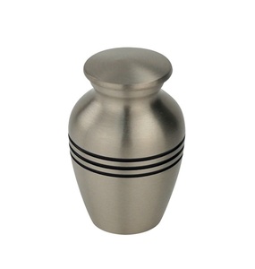 Urne souvenir en laiton Platinum Elite Urne de crémation en métal au design vintage pour cendres Meilleure urne commémorative pour animaux de compagnie pour le service funéraire - Product Image 3